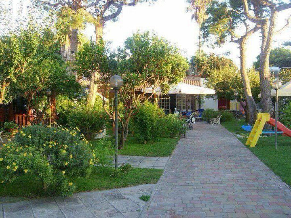 Casina Delle Arti Bed & Breakfast San Cataldo  Eksteriør bilde